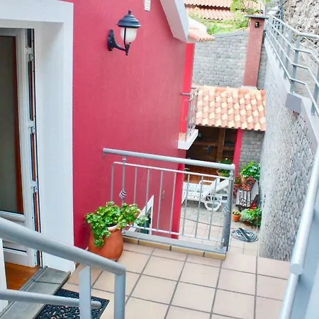 Pink House Daire Ponta do Sol (Madeira)