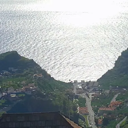 Pink House Daire Ponta do Sol (Madeira)