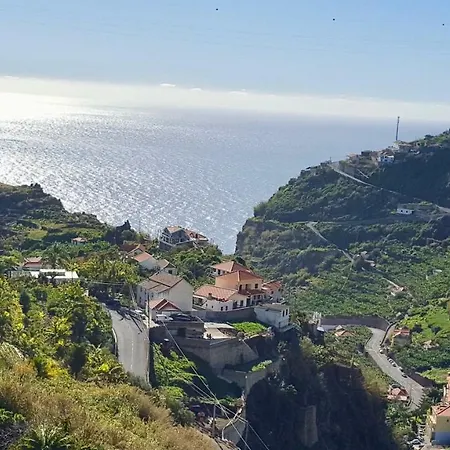 Pink House Daire Ponta do Sol (Madeira)